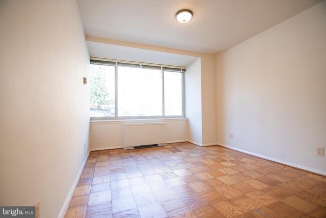 Building Photo - 1210 N Taft St