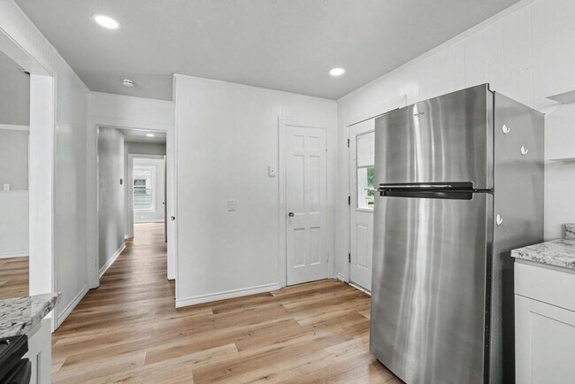 Building Photo - Charming 3-Bedroom Home in Sherman Available NOW!
