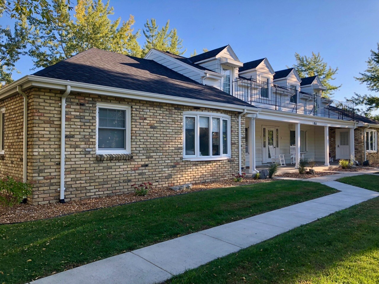 Building Photo - 853 Thackeray Trl
