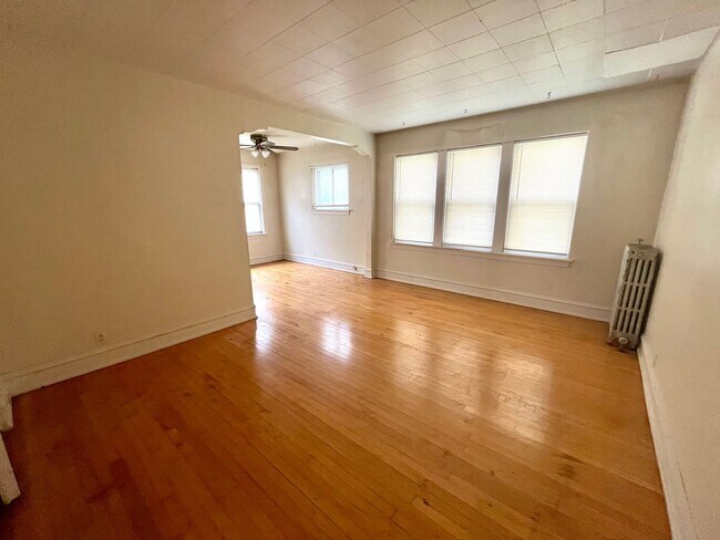 Interior Photo - 1716 E Newton Ave