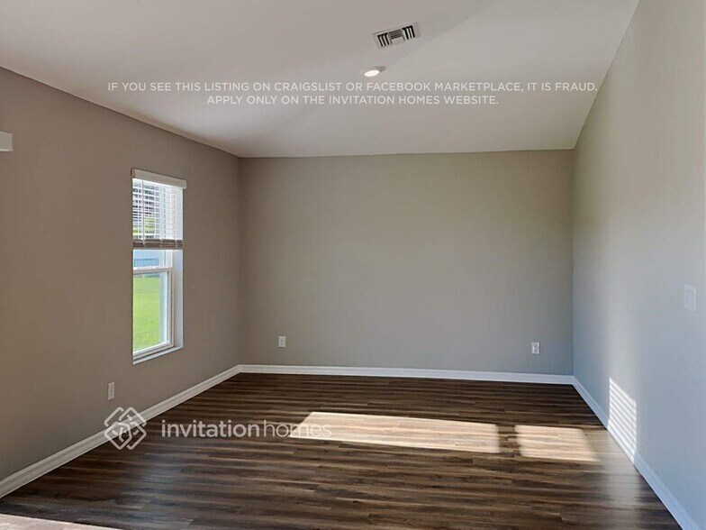 Building Photo - 319 SW 11th Pl