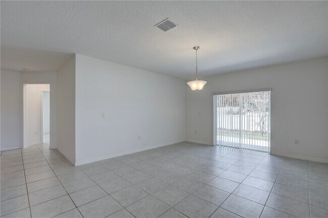 Building Photo - 406 Easy St