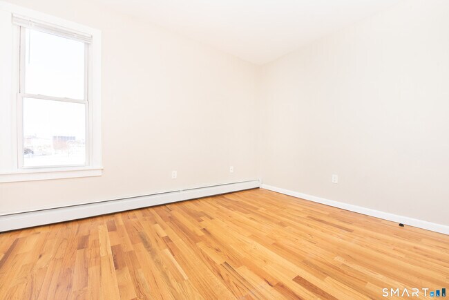 Building Photo - 525 E Main St