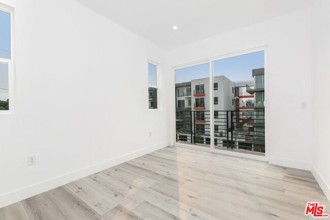 Building Photo - 522 Wilton Pl