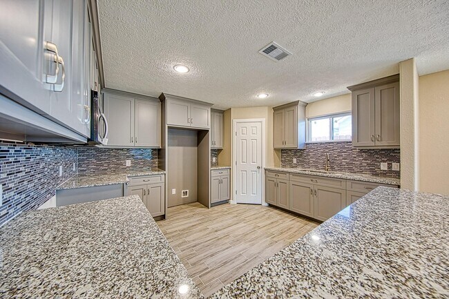 Building Photo - 3526 Brook Shadow Dr