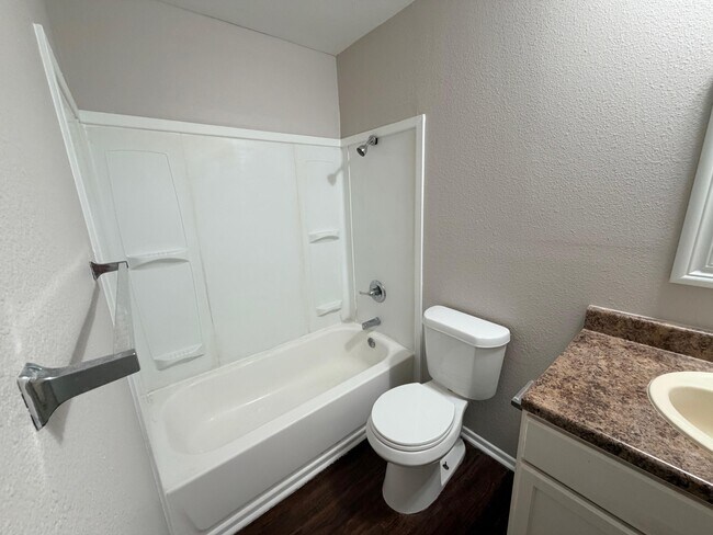 Building Photo - 3302 Salisbury Ave