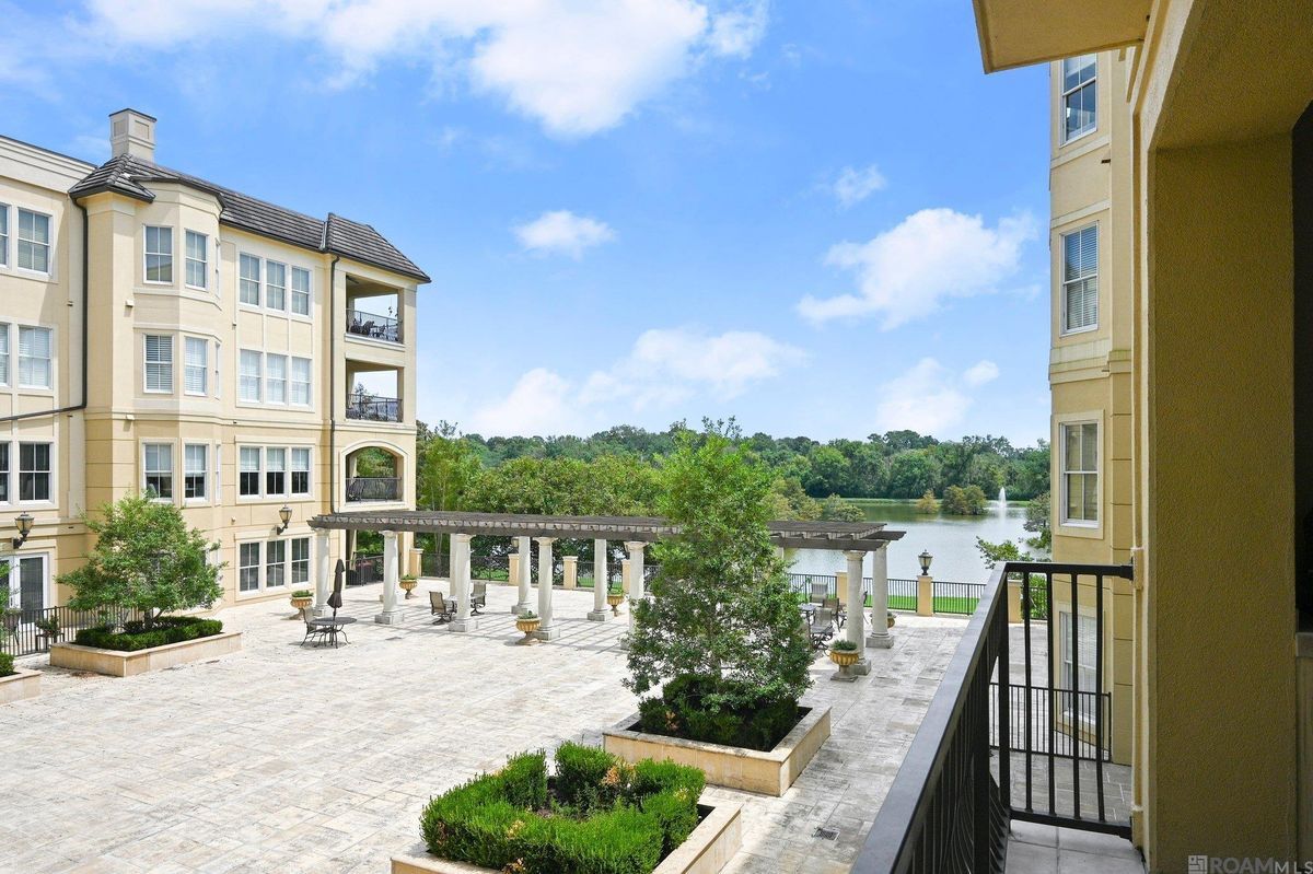 Building Photo - 998 Stanford Ave