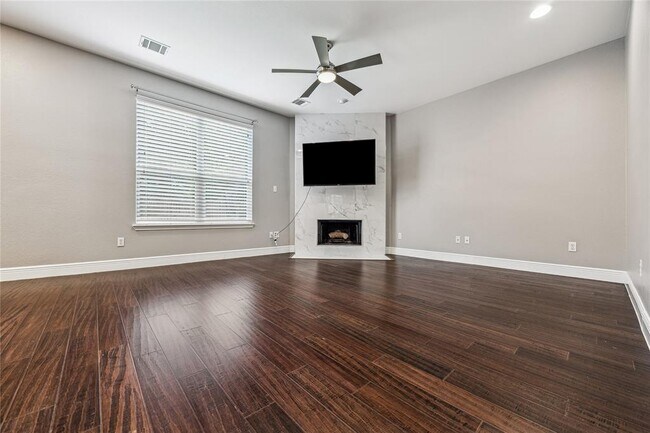 Building Photo - 2212 Clover Ridge Dr