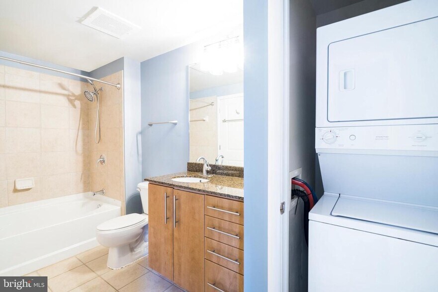 Building Photo - 1021 N Garfield St