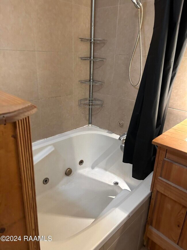 Building Photo - 5503 Jefferson Island Rd