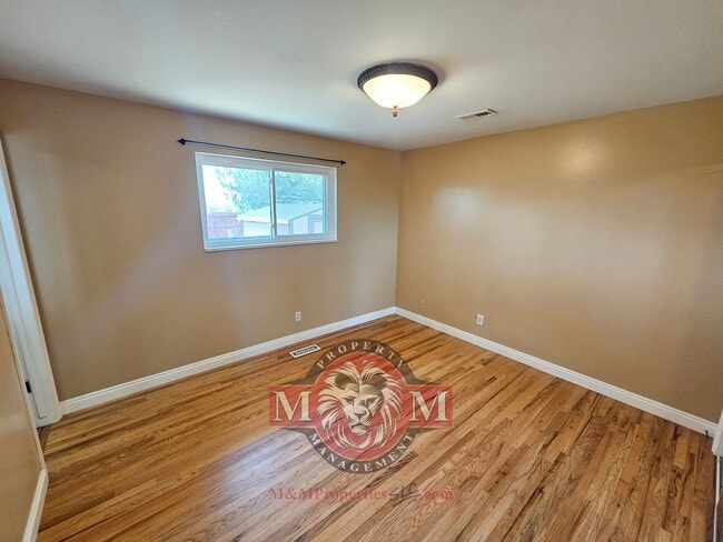 Building Photo - 5 Bd 3 Bath Home Cottonwood Heights