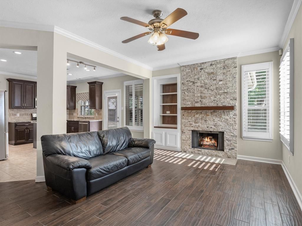 Building Photo - 9707 Green Valley Ln
