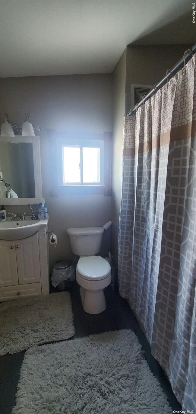 Building Photo - 42 Poplar St