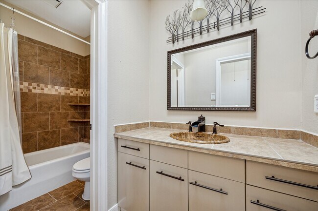 Building Photo - 1524 Nantucket Dr