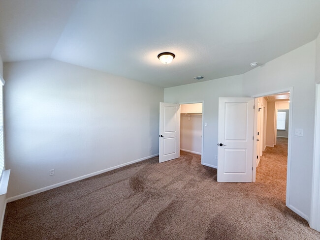 Building Photo - 2503 Lynwood Bnd