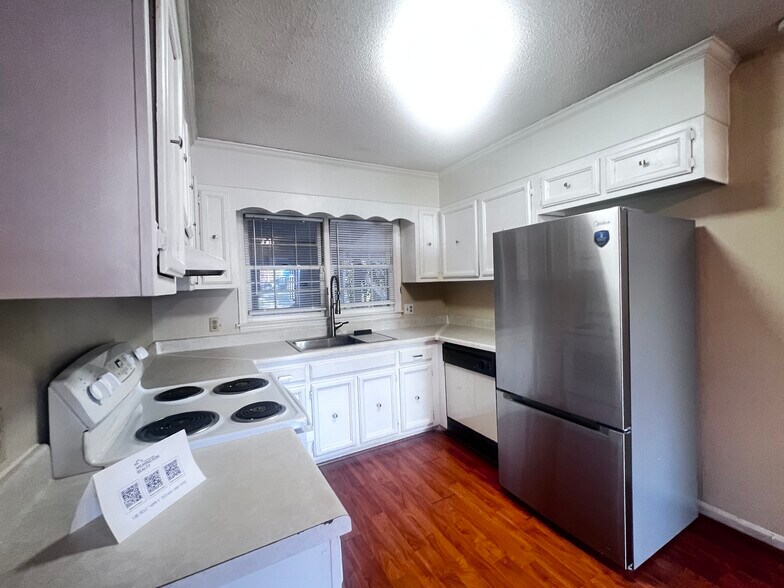 Building Photo - 4602 Norwich Rd