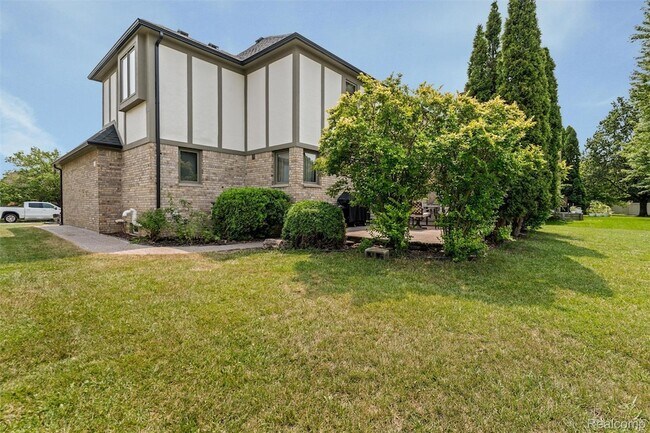 Building Photo - 47105 Liberty Bell Rd E