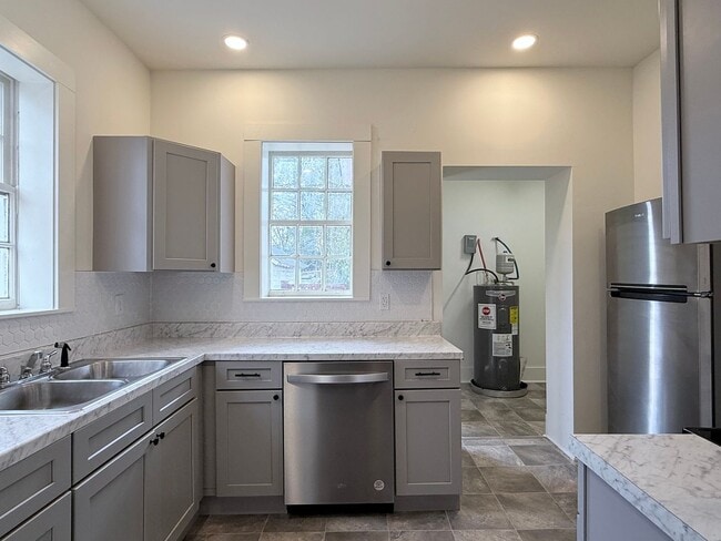 Building Photo - Beautiful Historic Home For Lease