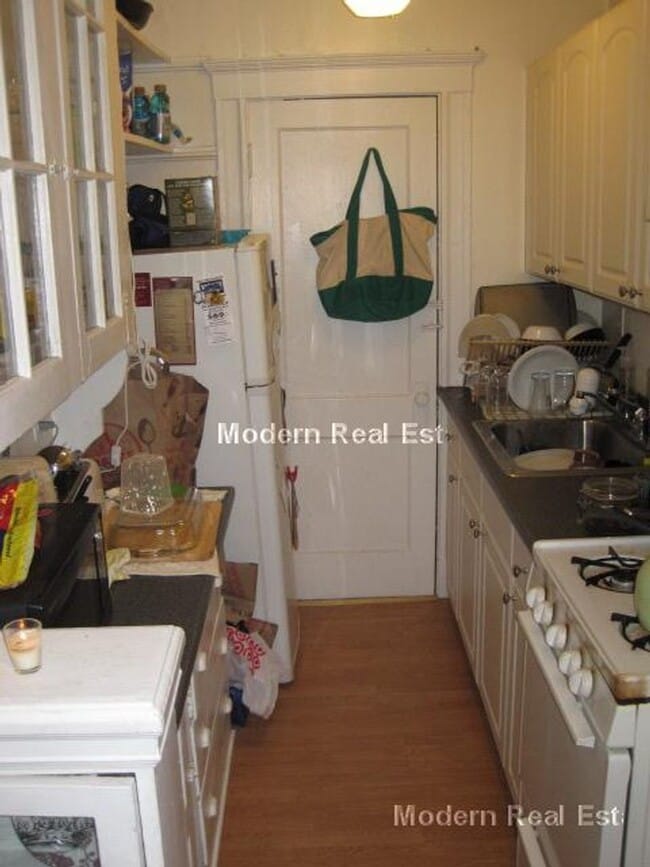 Building Photo - HOT ALLSTON LISTING!!!!