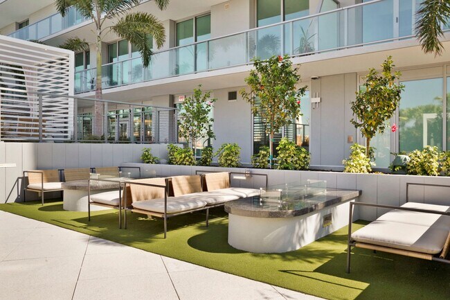 Building Photo - 400 Central Ave