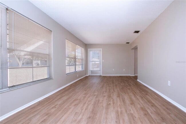 Building Photo - 802 Buttonwood Dr