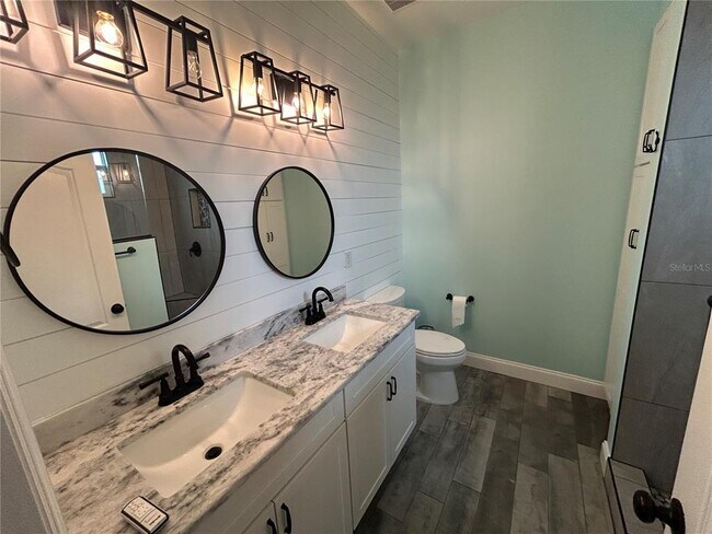 Building Photo - 25427 Doredo Dr