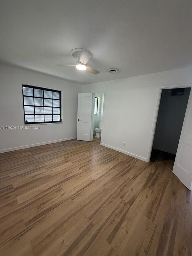 Building Photo - 238 SE 3rd St