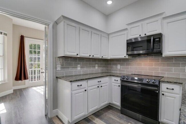 Building Photo - 3033 SE Brierwood Pl