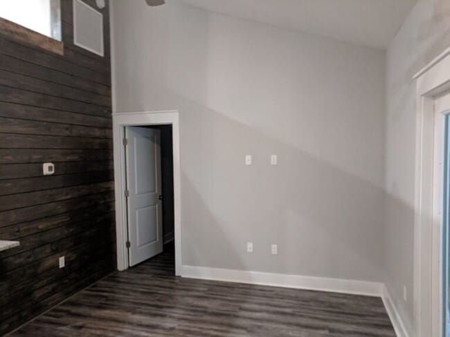 Building Photo - 1 mile to FSU 4 Bedroom 4 Bath - Upscale House