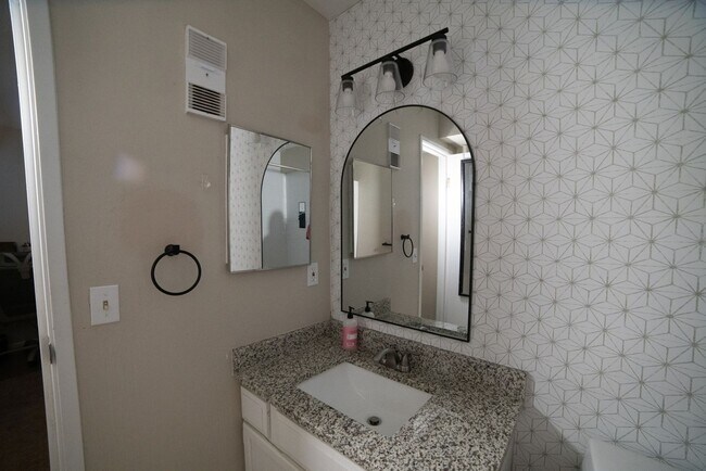 Building Photo - 341 Wright St