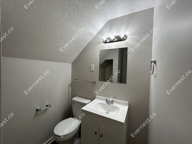 Building Photo - 1480 Moss Point Dr