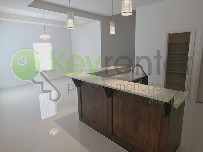 Building Photo - 3 Bed/2 Bath Townhome in Mcallen TX