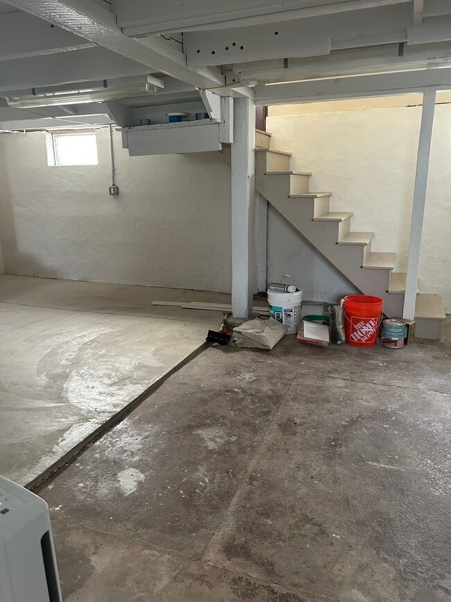 Building Photo - 3 Bedroom, 1.5 bathroom Home with 2-Car Garage!!