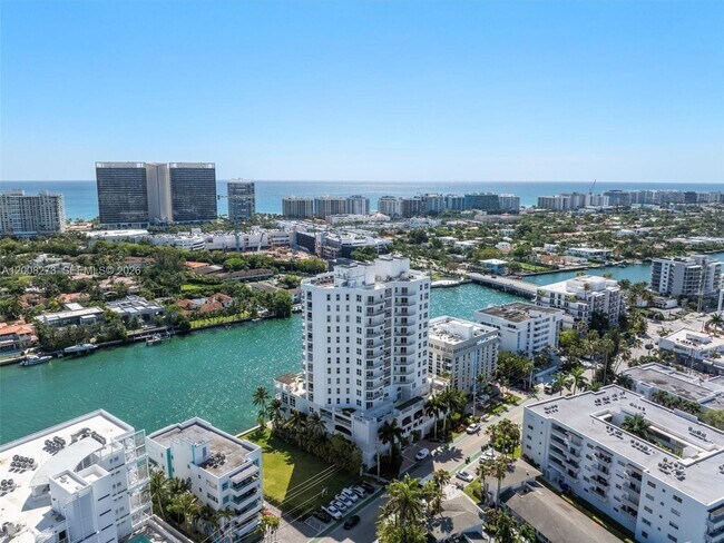 Building Photo - 9751 E Bay Harbor Dr