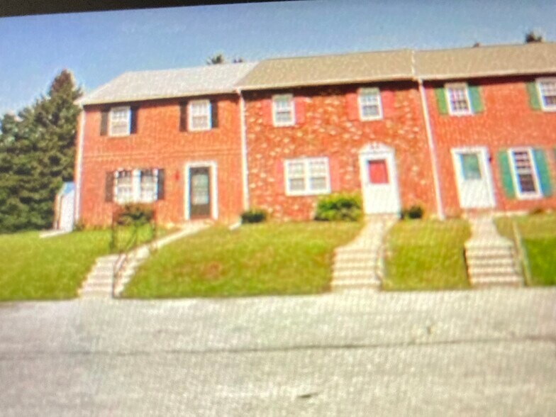 Building Photo - 1917 Andre Ct