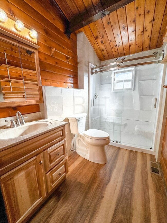 Building Photo - Cozy 2 bed/ 1 bath- Dog Friendly House