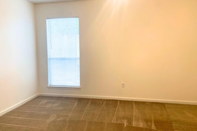 Building Photo - 499 Spring Brook Ln