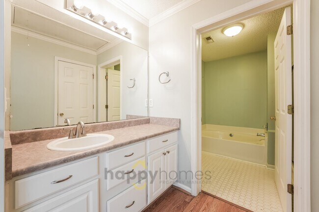 Building Photo - 2 Bedroom, 2 Bathroom Home in the Meridian on James Island