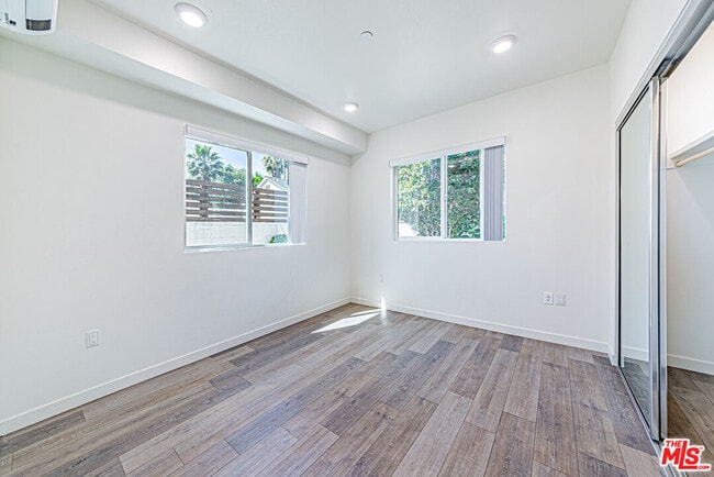Building Photo - 5912 Satsuma Ave