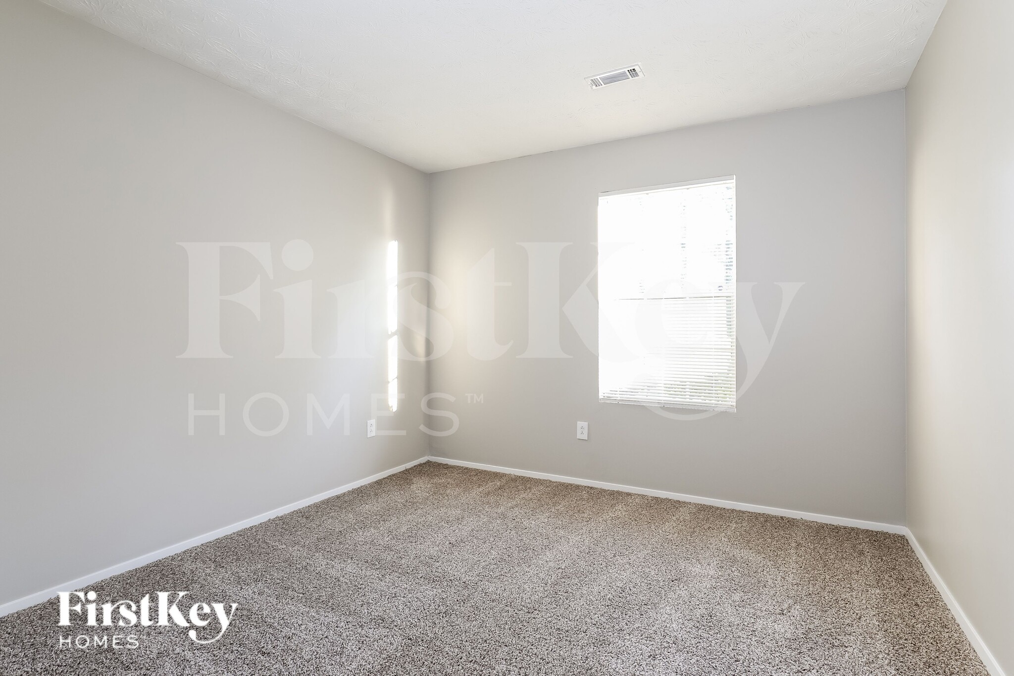 Building Photo - 206 Red Oak Dr