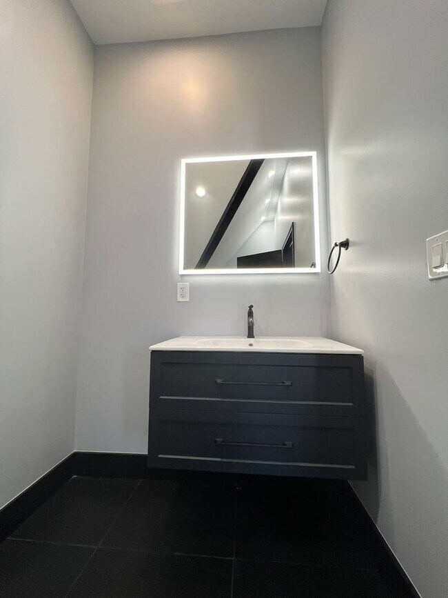 Building Photo - 306 Exchange