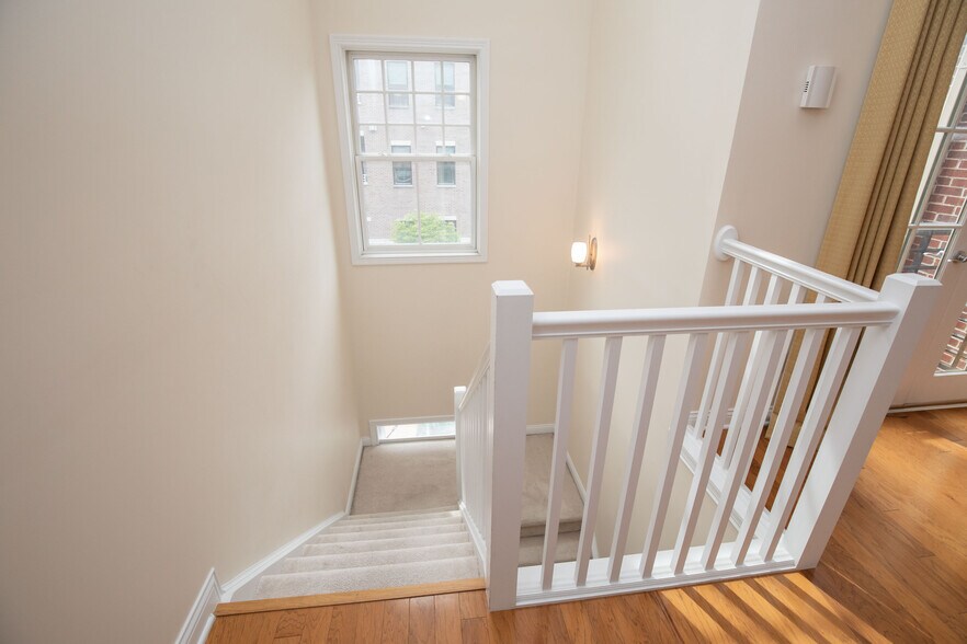 Building Photo - 517 N Park Ave