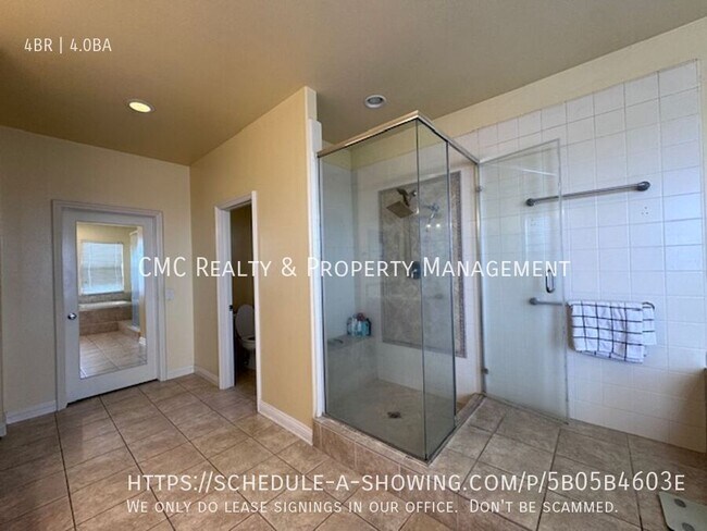 Building Photo - 2541 Hillcrest St