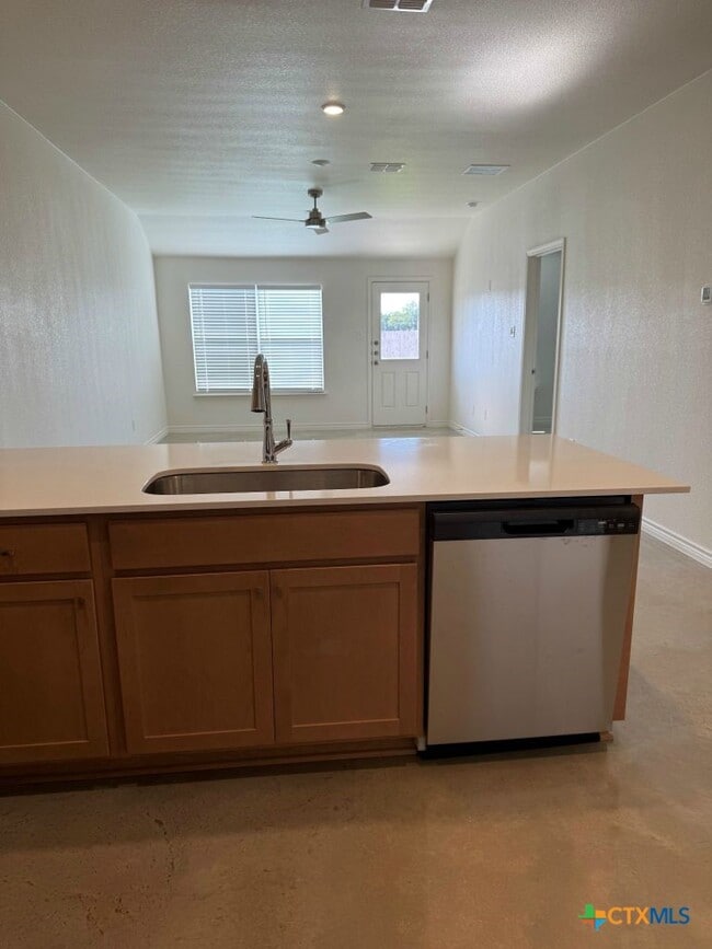 Building Photo - 1125 Lindsey Dr