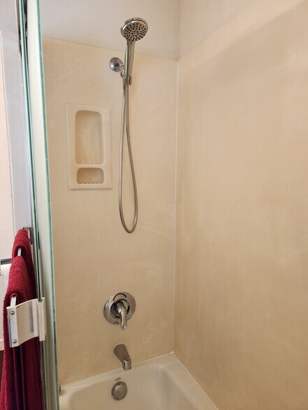 Building Photo - 6043 Leafwood Dr