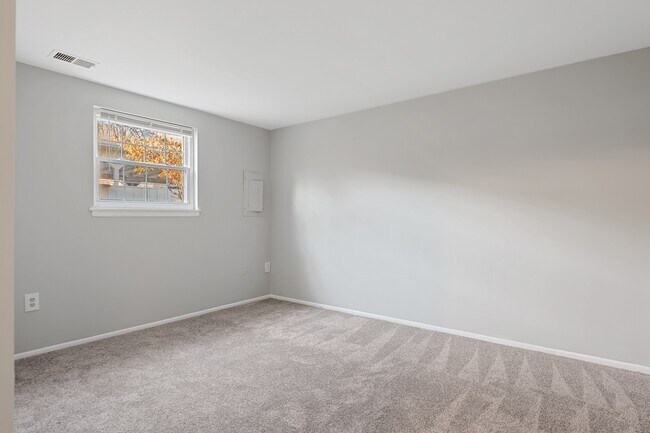 Building Photo - 10661 High Beam Ct