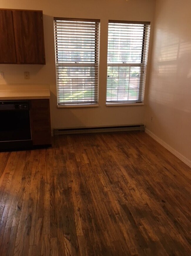 Building Photo - 3200 Azalea Dr