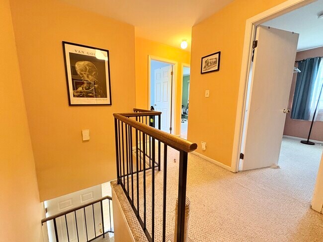 Building Photo - 6 Buckingham Ln
