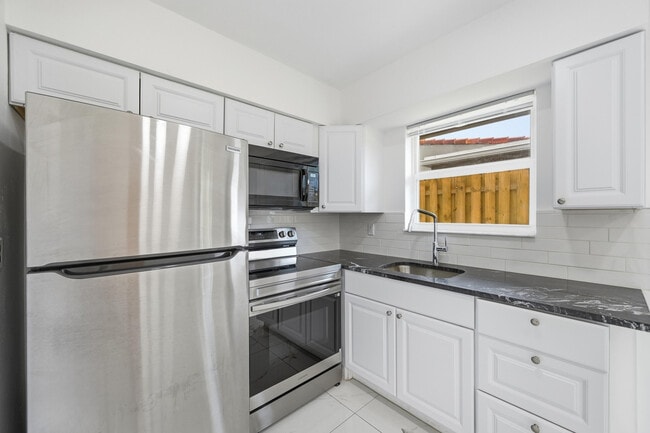 Building Photo - 2308 NW 3rd Ave