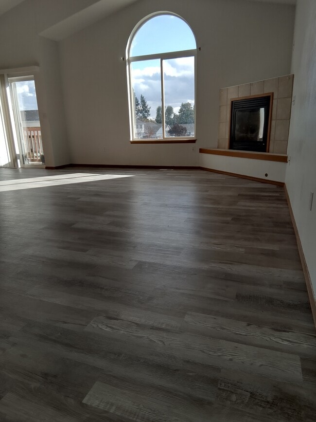 Building Photo - 1012 West Dr